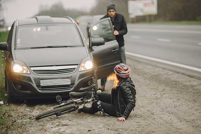 colisión trasera con accidente de bicicleta